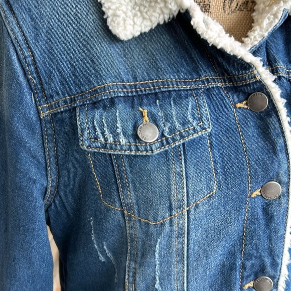 Ashley Vintage Charm sherpa lined distressed blue jean button close jacket - Picture 3 of 16